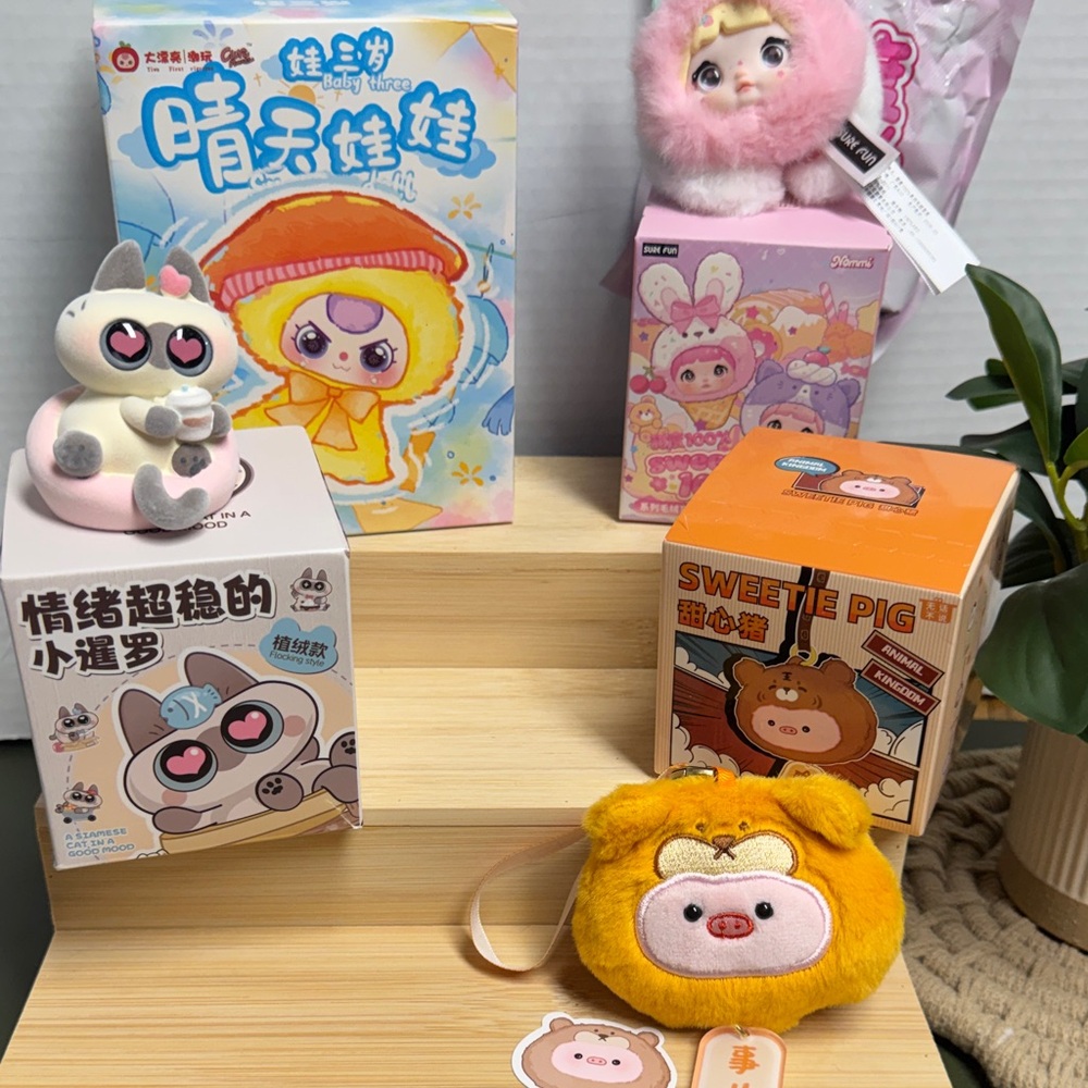 Mixed figure and plush pendants